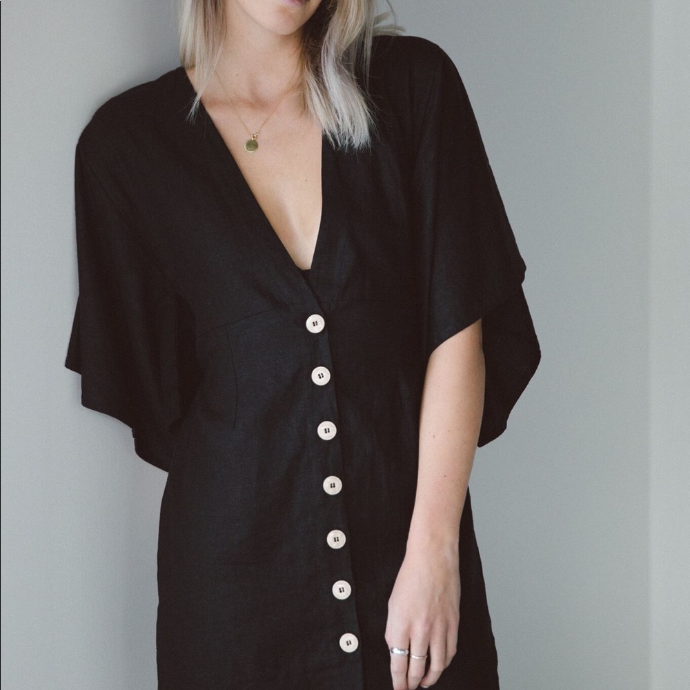 Beautiful Rue Stiic linen dress with “kimono sleeves”